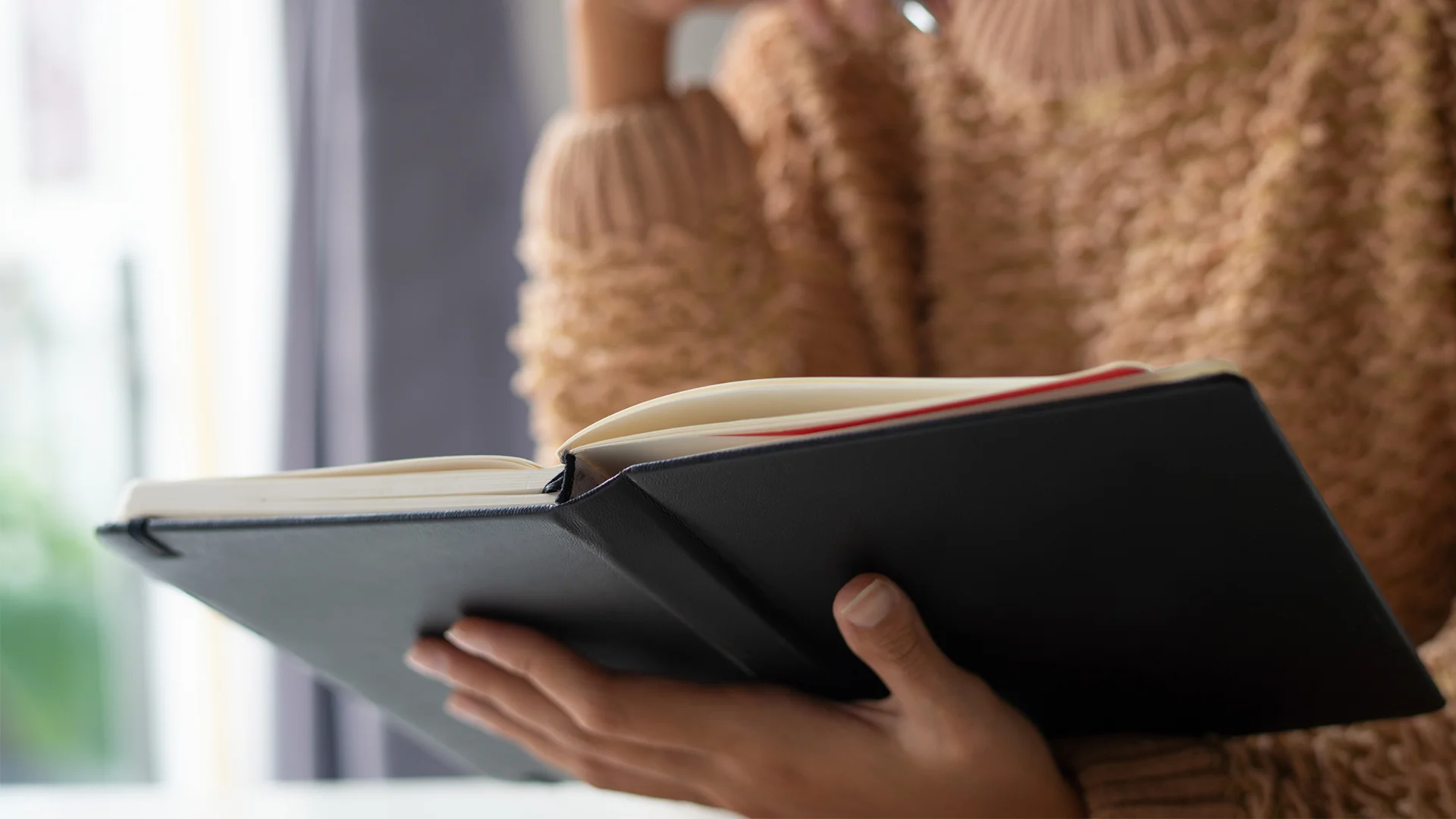 woman reading note